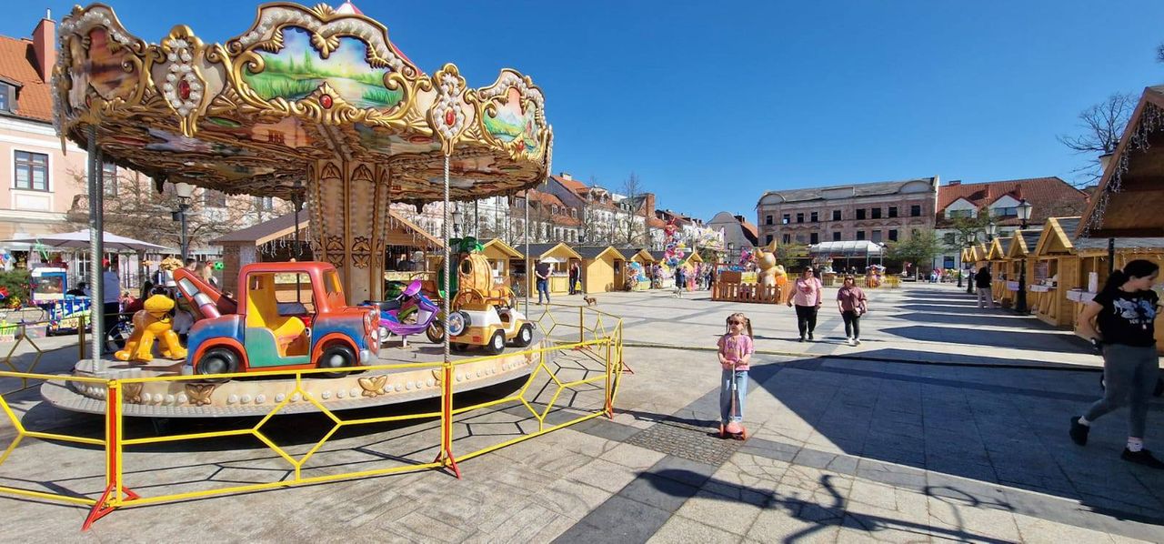 Silny wiatr uszkodził produkty wystawców