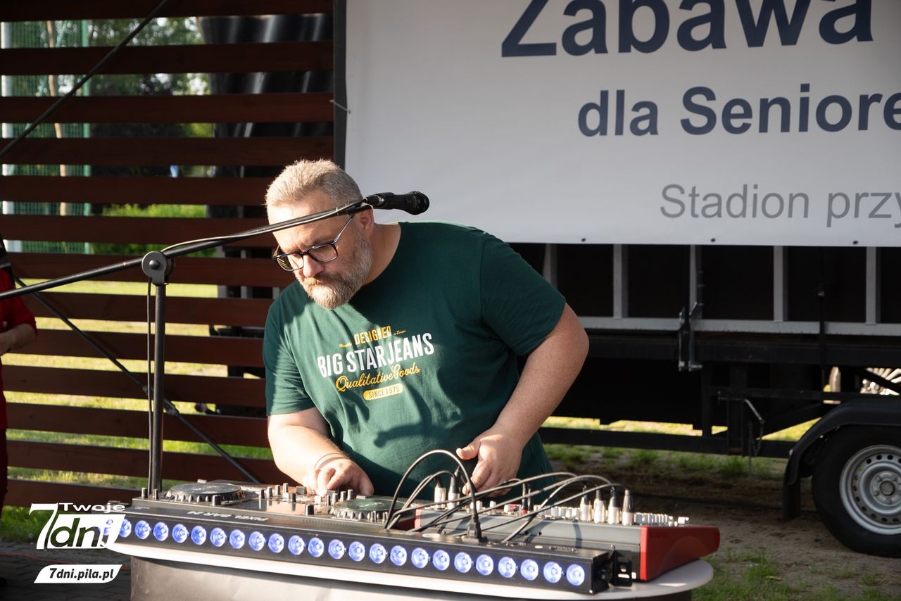 Seniorzy, Piła, Stadion Powiatowy w Pile, zabawa