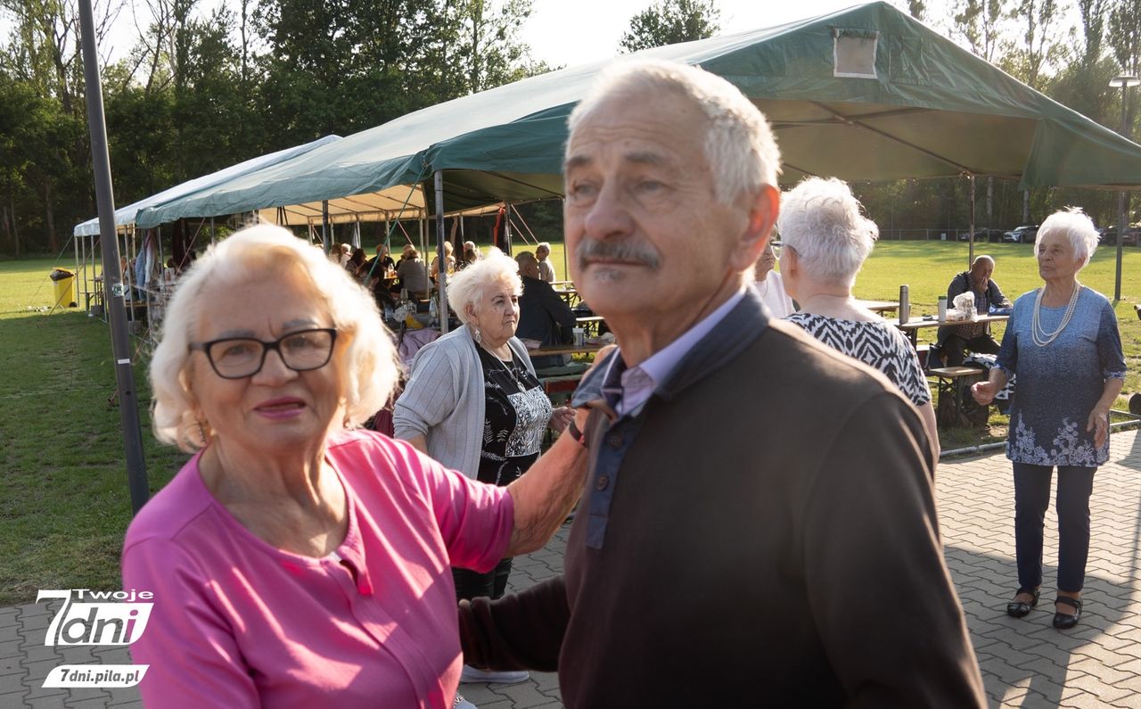 Seniorzy, Piła, Stadion Powiatowy w Pile, zabawa