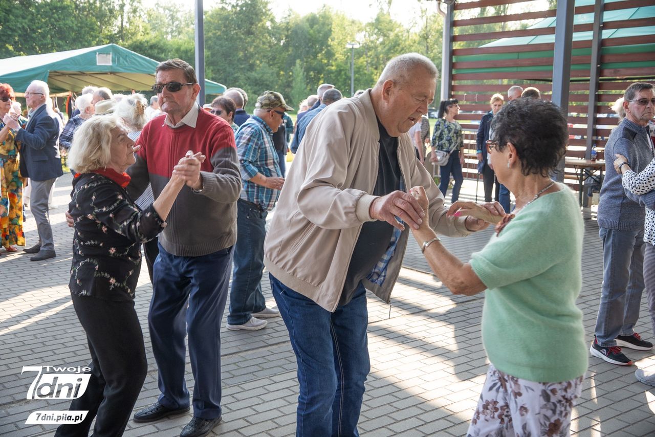 Seniorzy, Piła, Stadion Powiatowy w Pile, zabawa