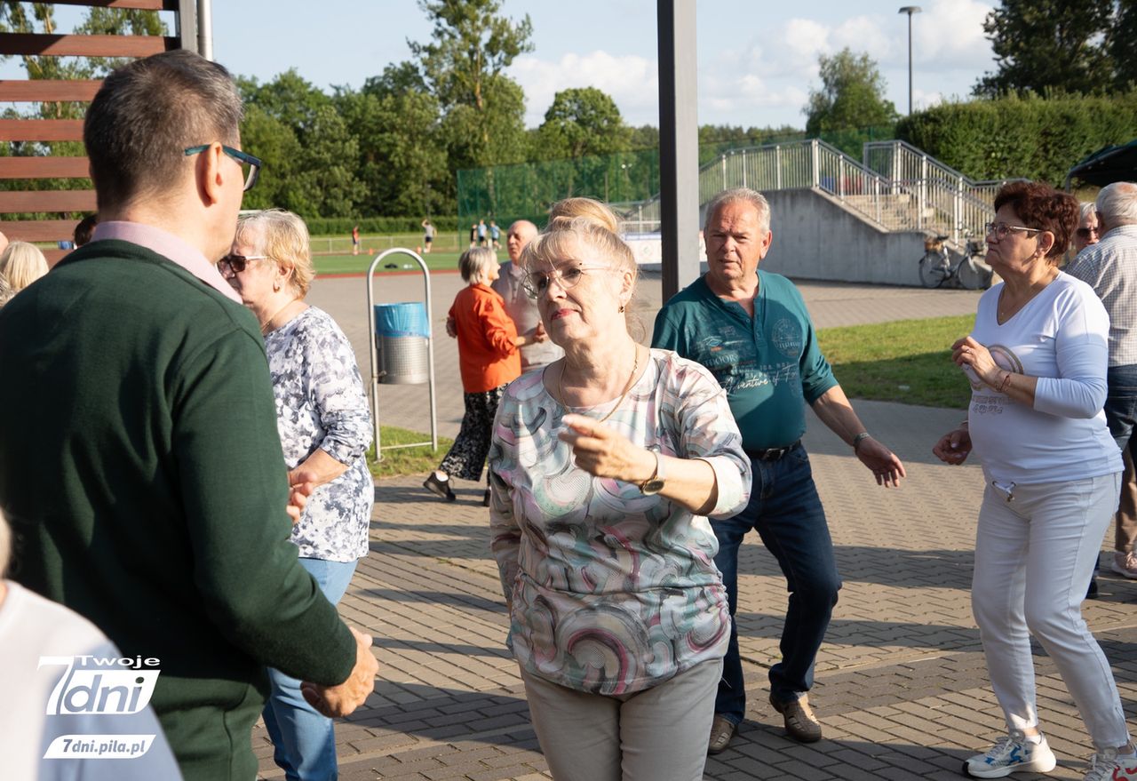 Seniorzy, Piła, Stadion Powiatowy w Pile, zabawa