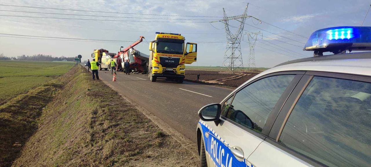 Pod dźwigiem zapadła się ziemia