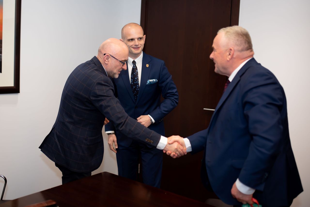 Orlen przeznaczy ponad 140 mln zł na drogi powiatowe i gminne