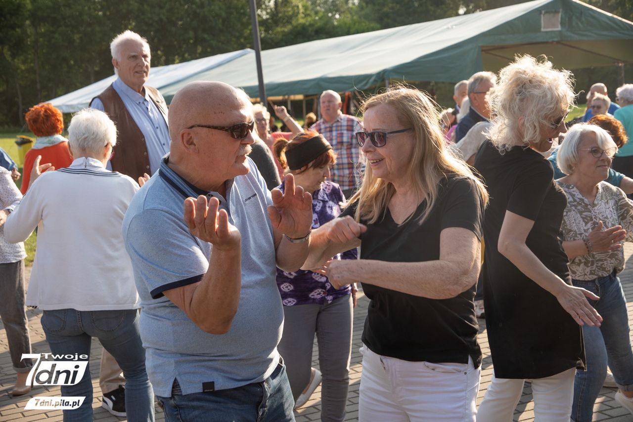 Seniorzy, Piła, Stadion Powiatowy w Pile, zabawa