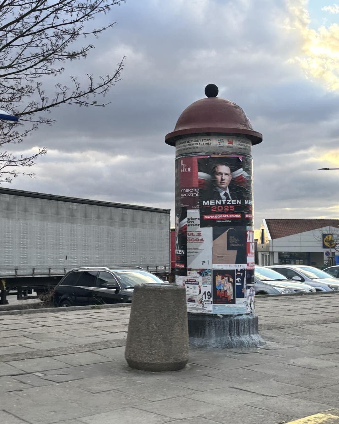 Słupy ogłoszeniowe POKiS