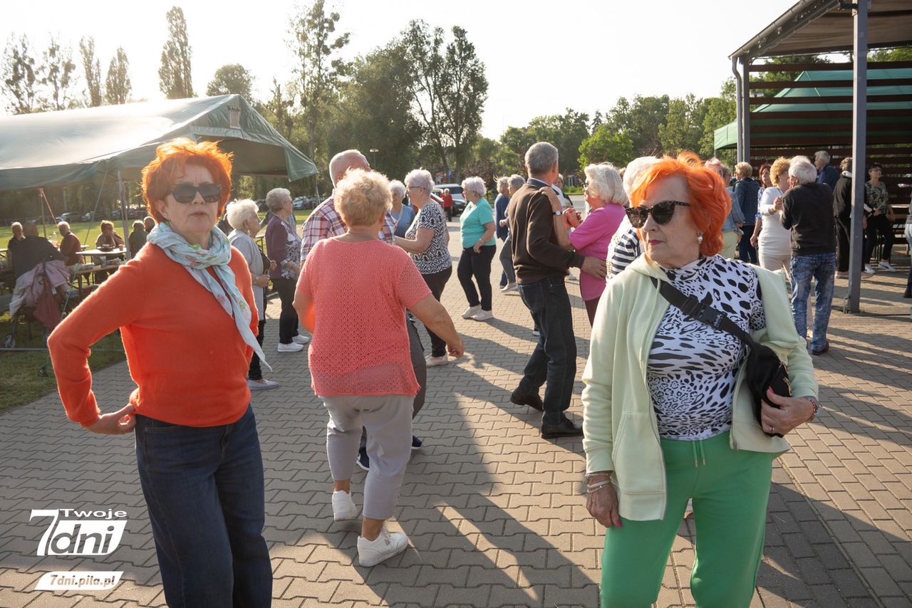 Seniorzy, Piła, Stadion Powiatowy w Pile, zabawa