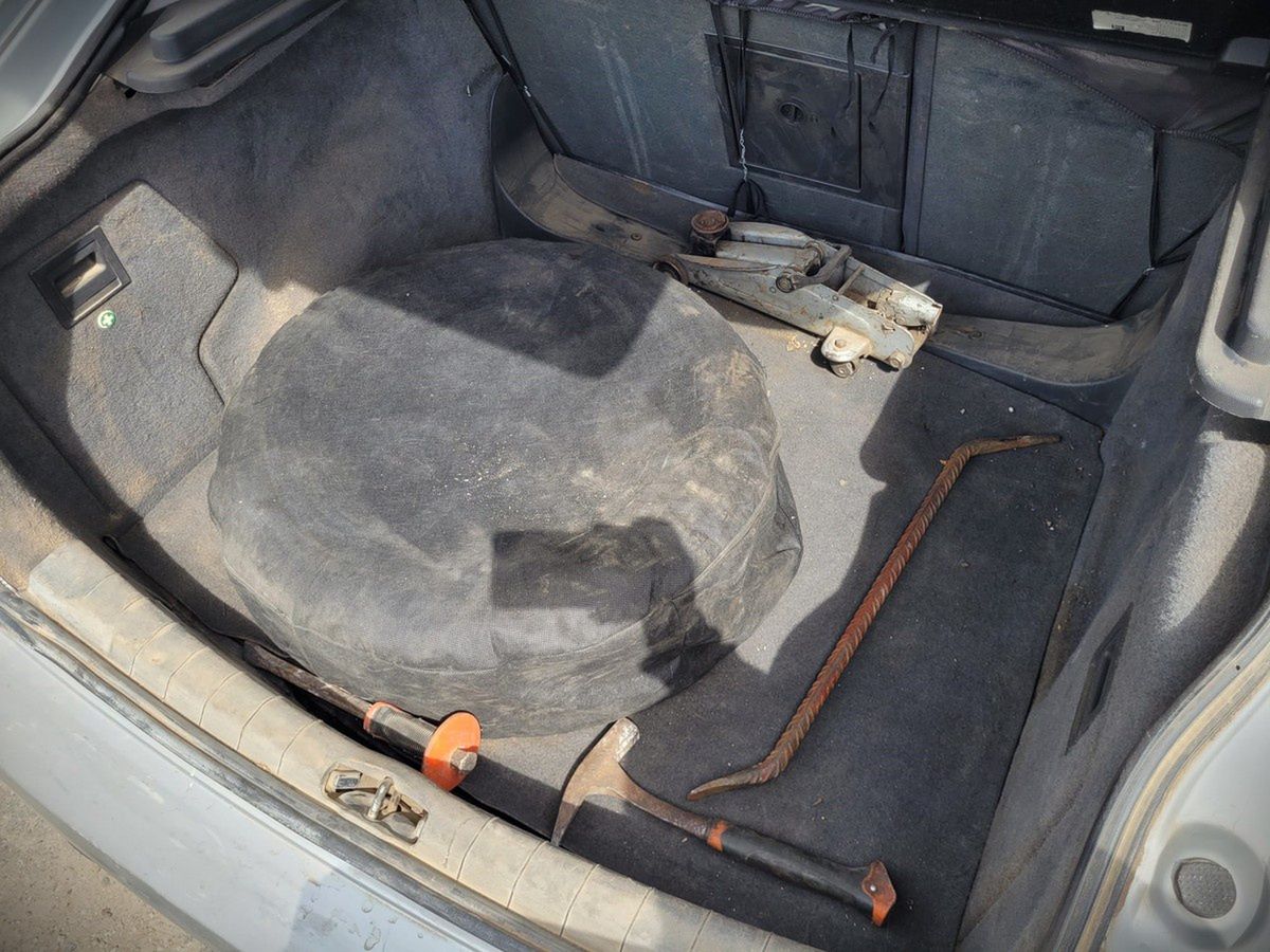 Ukradł trzy butle gazowe 