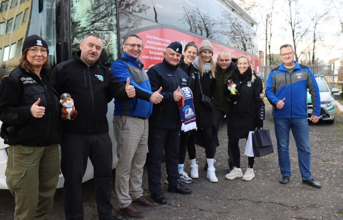10-letnia wojowniczka otrzymała wyjątkowy prezent od policjantów