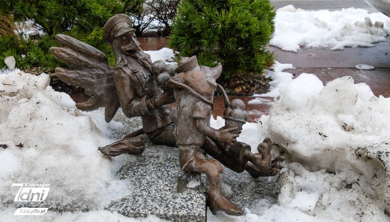 Szczecinek, Gryf, Jesiotr, rzeźby