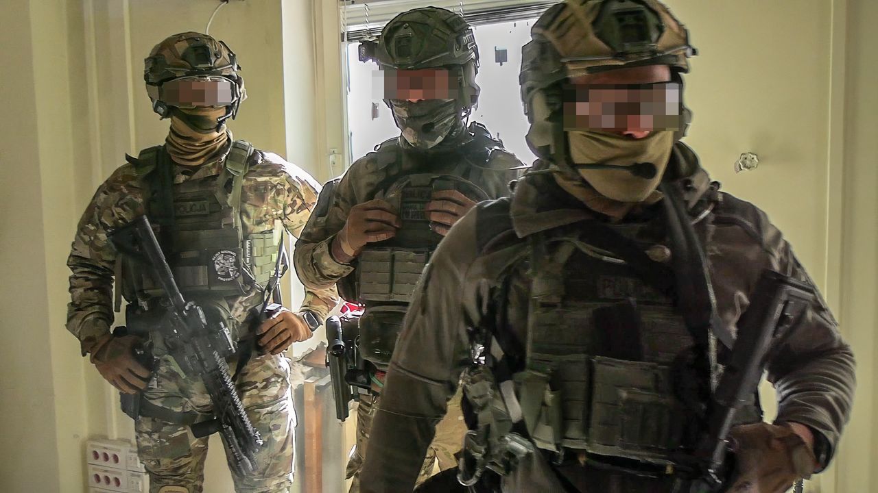 Kontrterroryści, policja, oddział specjalny