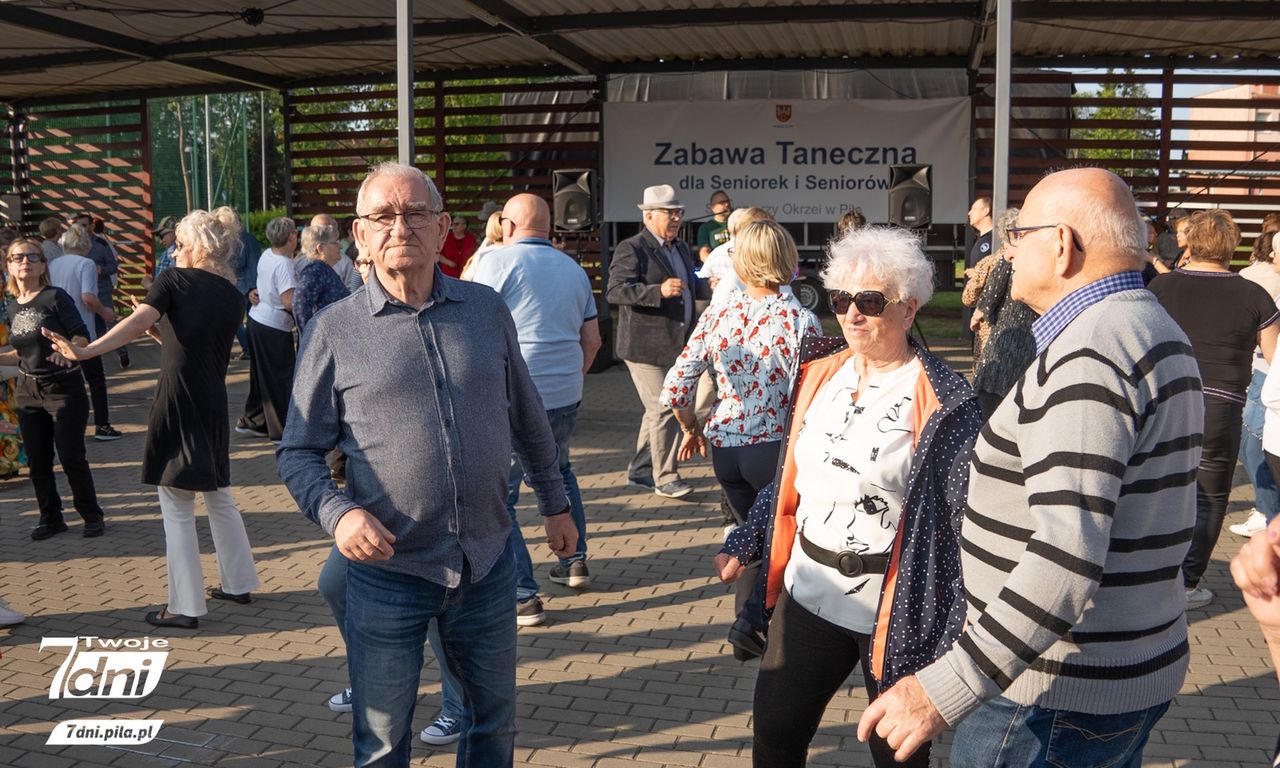 Seniorzy, Piła, Stadion Powiatowy w Pile, zabawa