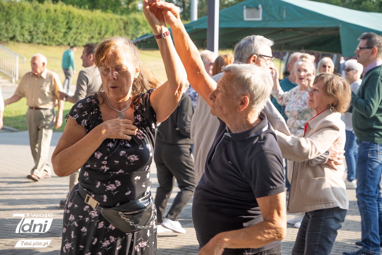Seniorzy, Piła, Stadion Powiatowy w Pile, zabawa