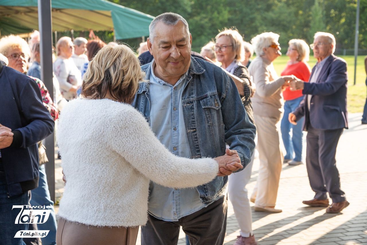 Seniorzy, Piła, Stadion Powiatowy w Pile, zabawa