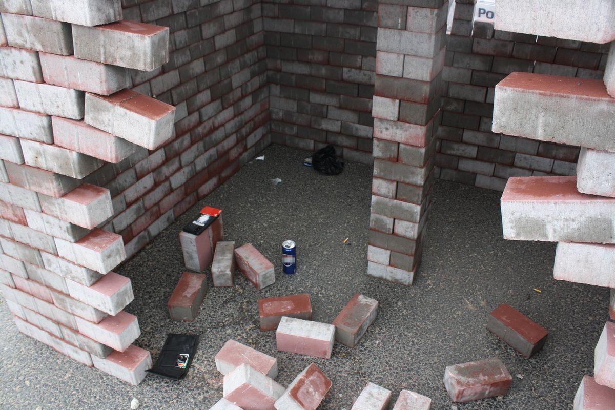 Budowali z kostki brukowej...schowek na amfetaminę