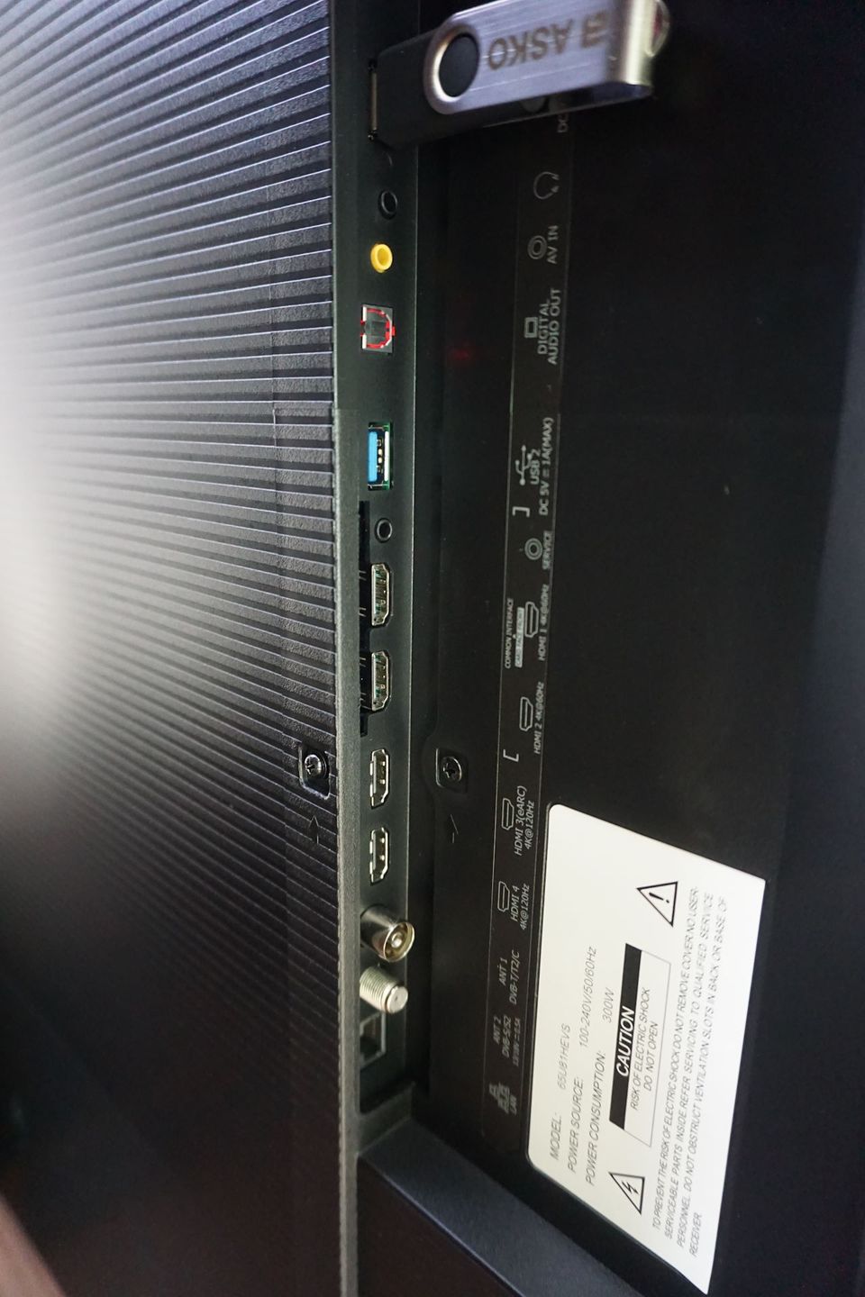 Hisense UX złacza