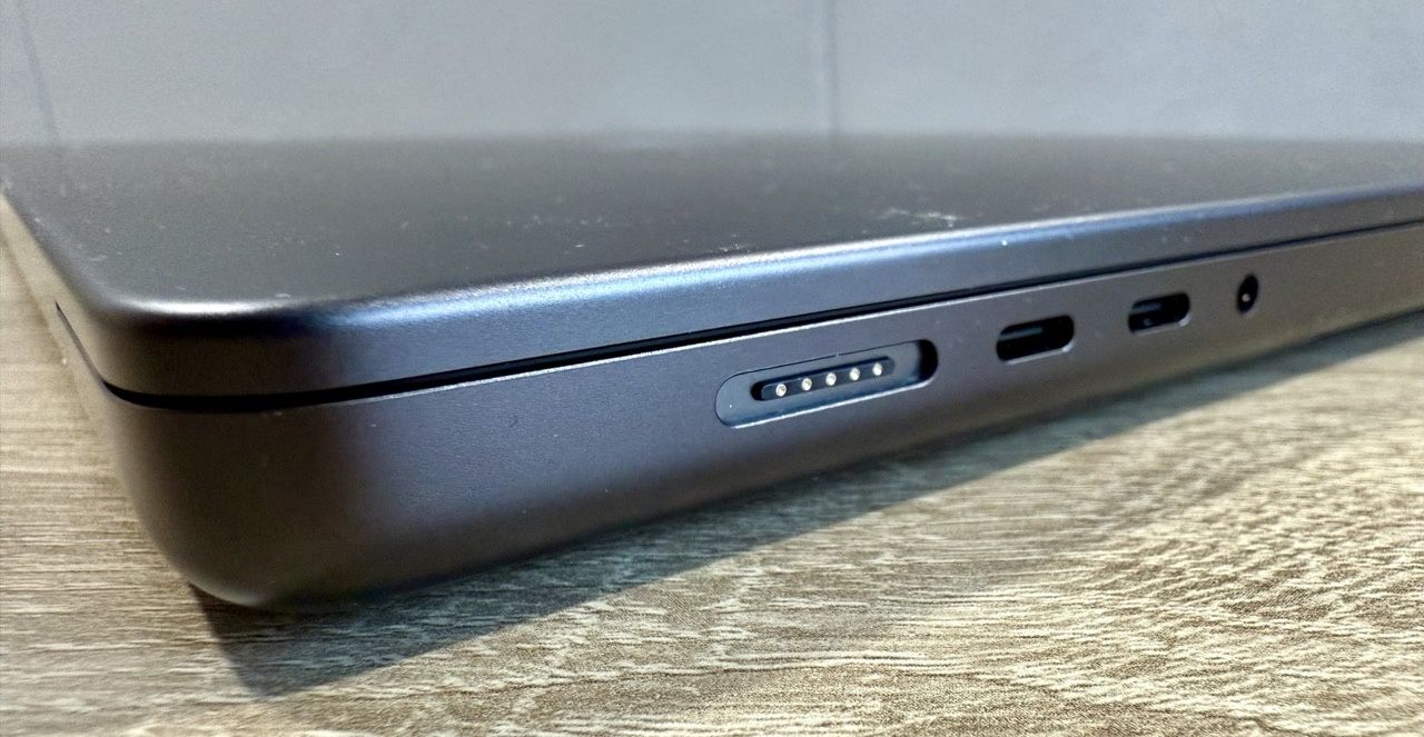 MacBook Pro złącza lewa