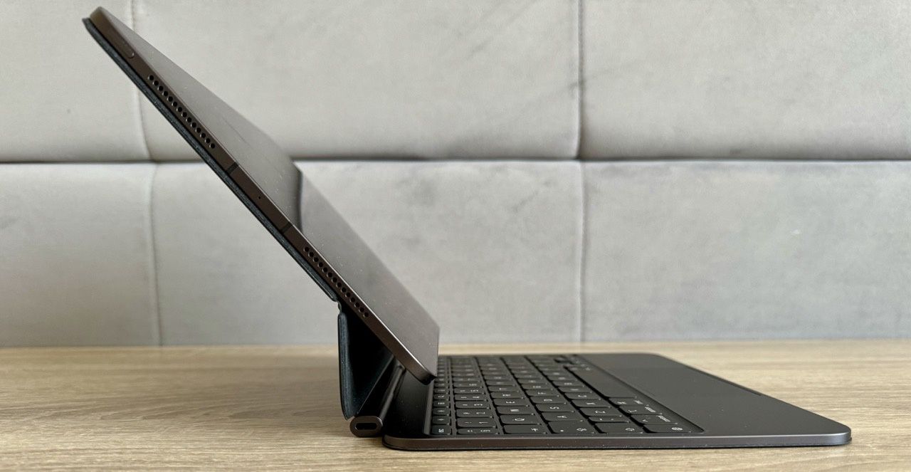 iPad Pro m4 z klawiaturą