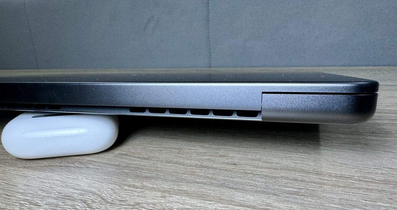 MacBook Pro m3 max wloty powietrza