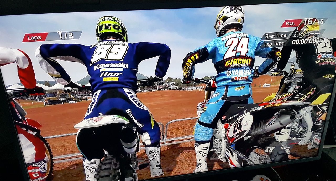 GameFly Streaming - wyścigi motocross