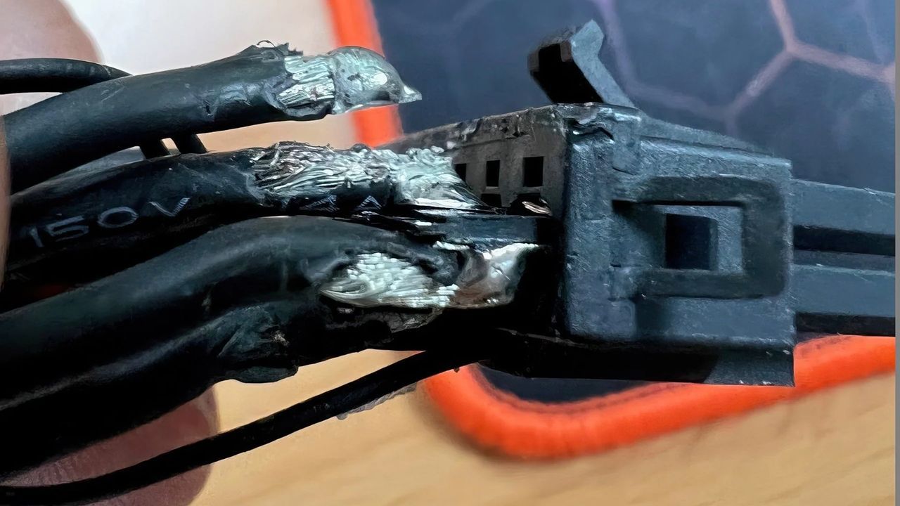 Uszkodzony przewód 12VHPWR