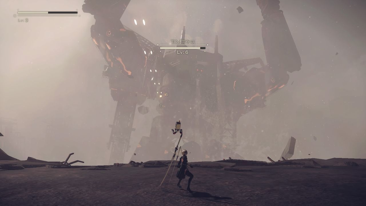 Nier: Automata - walka z olbrzymim robotem