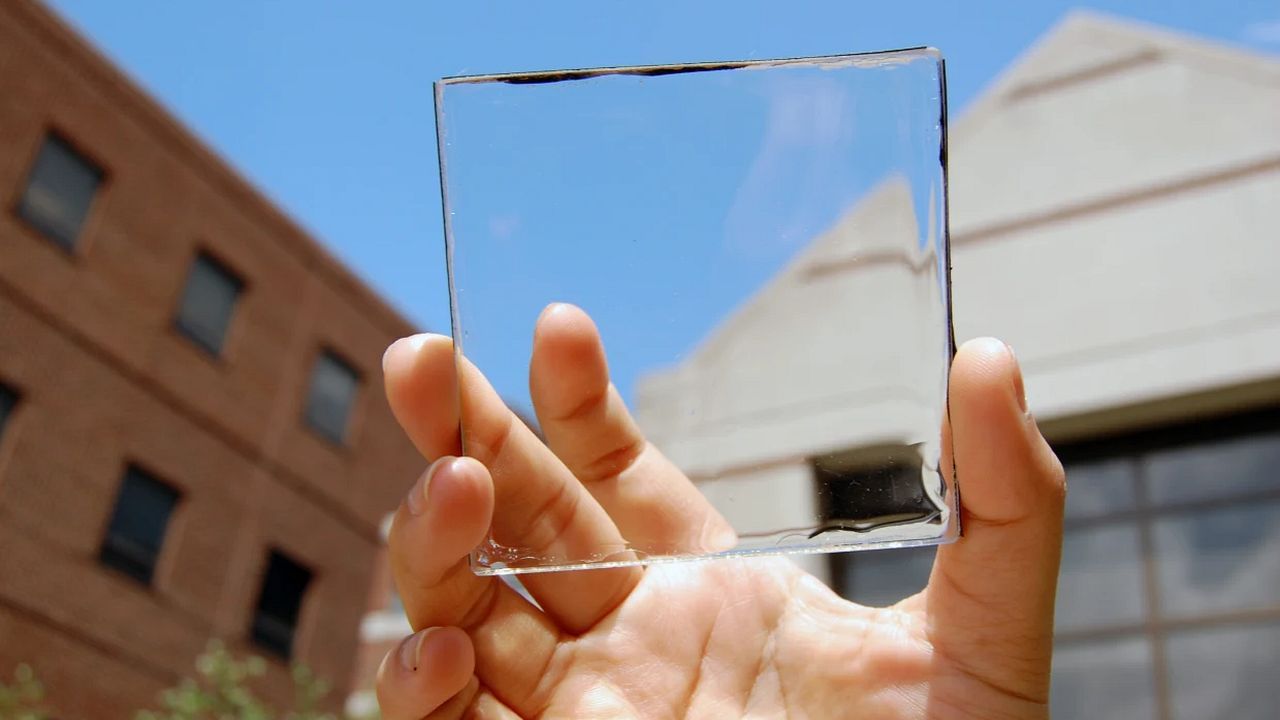 Transparenty panel solarny
