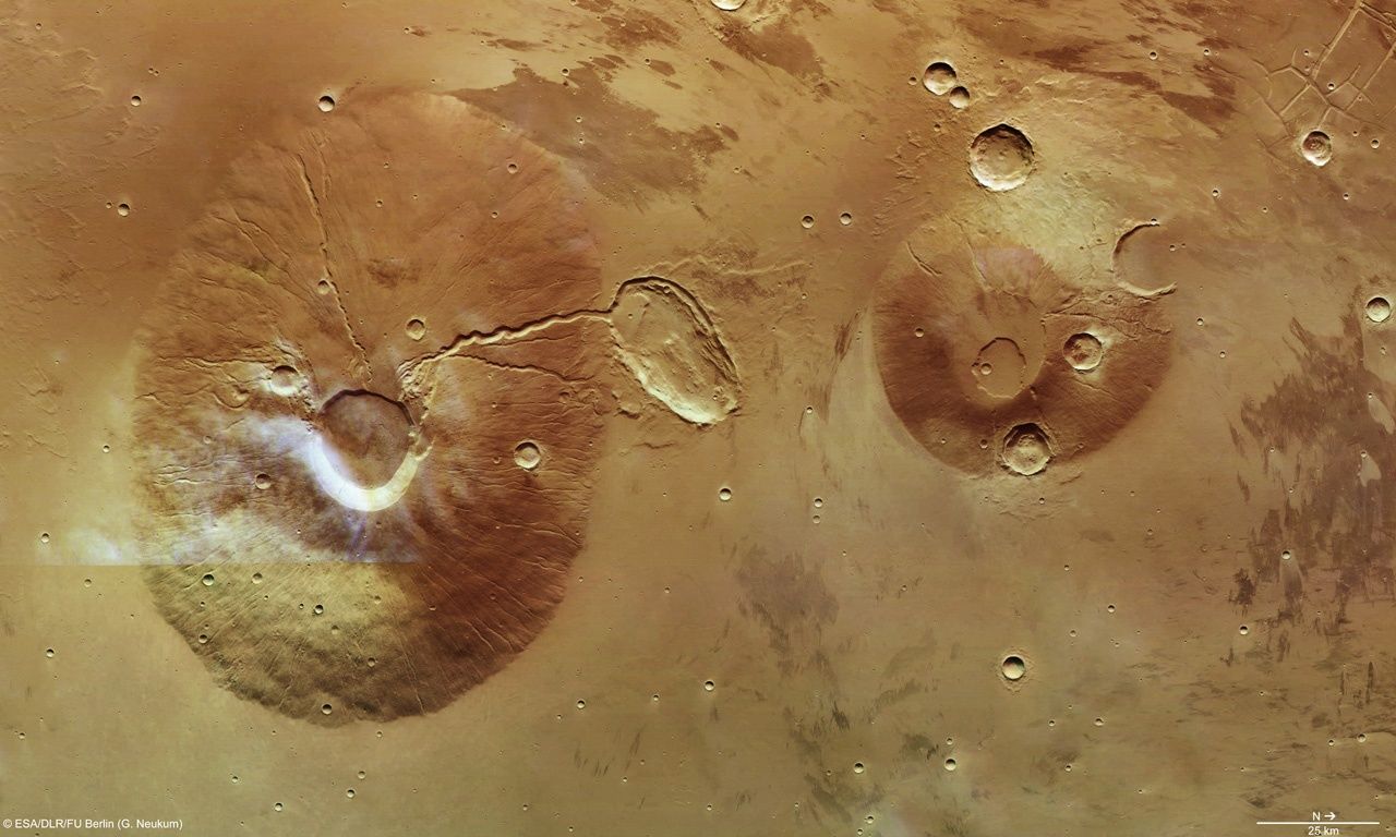 Ceraunius Tholus i Uranius Tholus