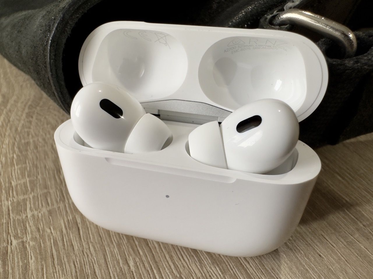AirPods Pro 2 otwarte etui
