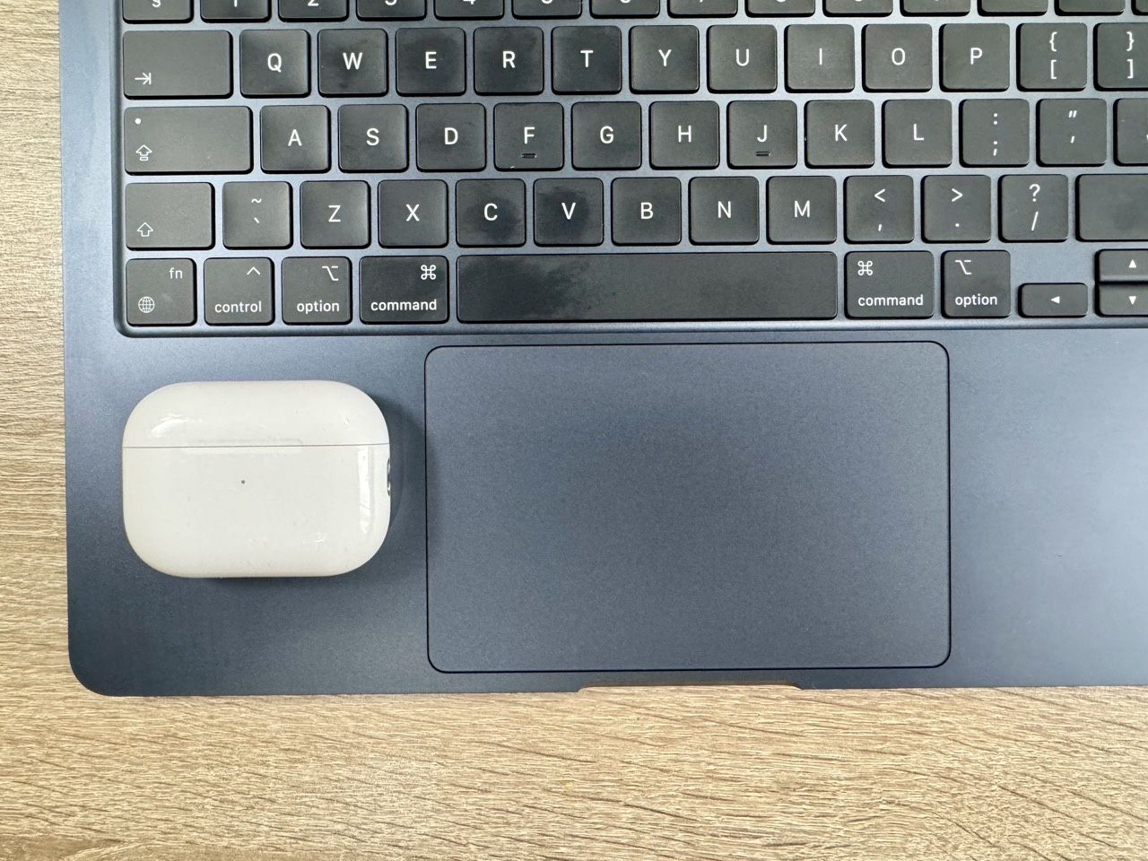 gładzik MacBook Air M3