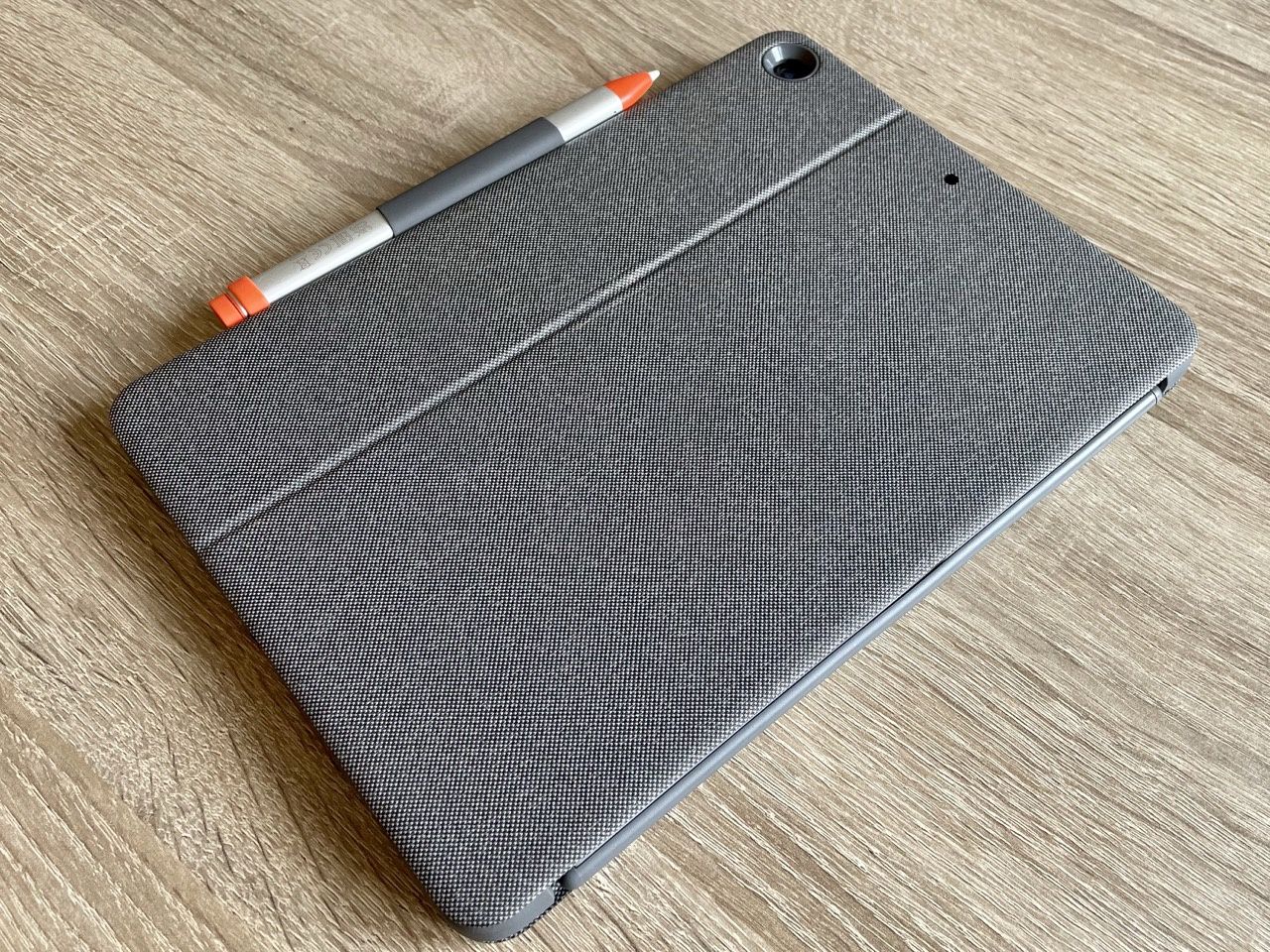 logitech combo touch tył