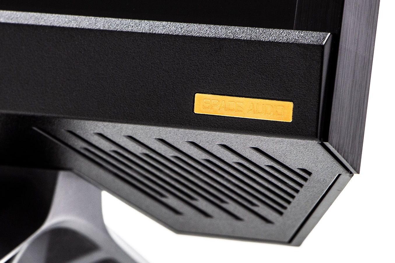 Gigabyte Aorus FV43U - głośniki - od spodu