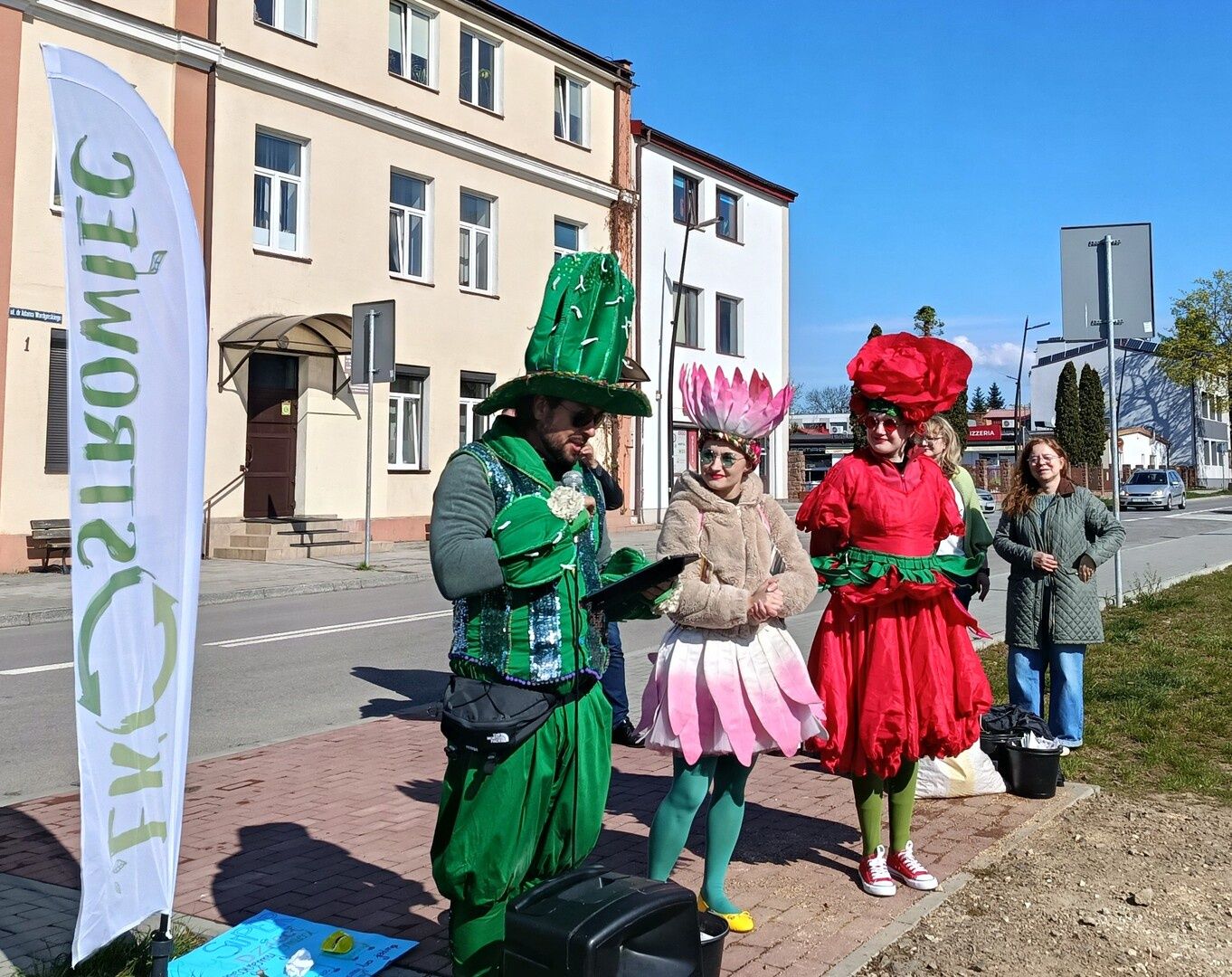 Ostrowiecka Ekobrygada wysiała miejską łąkę