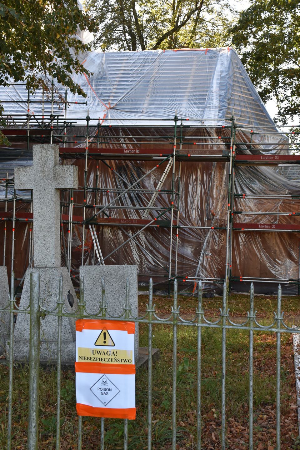 Zafoliowany kościół w Brwilnie