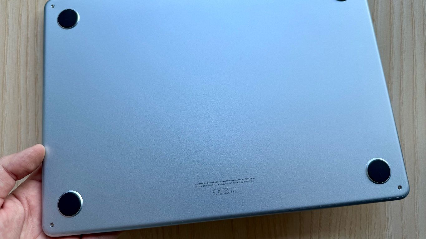 MacBook Air m4 tył