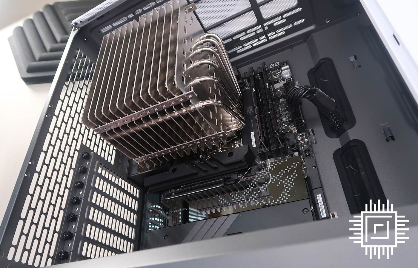 AMD Ryzen 9 7900 z chłodzeniem Noctua P1