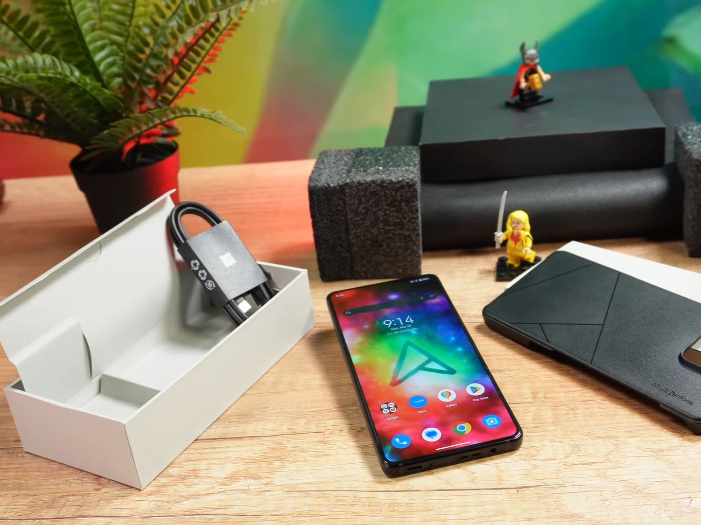 Asus Zenfone 11 Ultra - w pudełku nie ma ładowarki