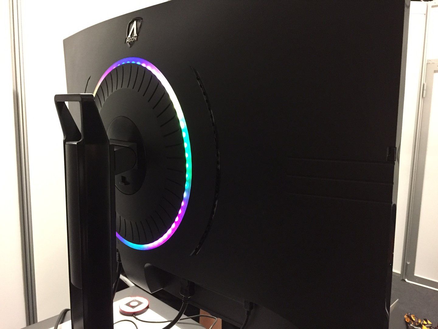 AOC Agon 3 - podświetlenie RGB LED