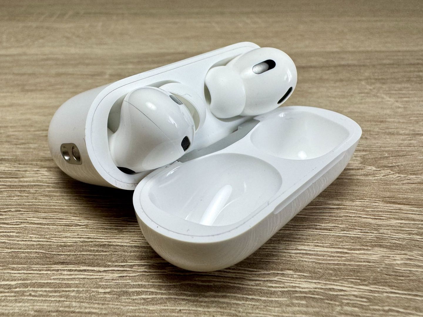 AirPods Pro 2 USB-C otwarte etui