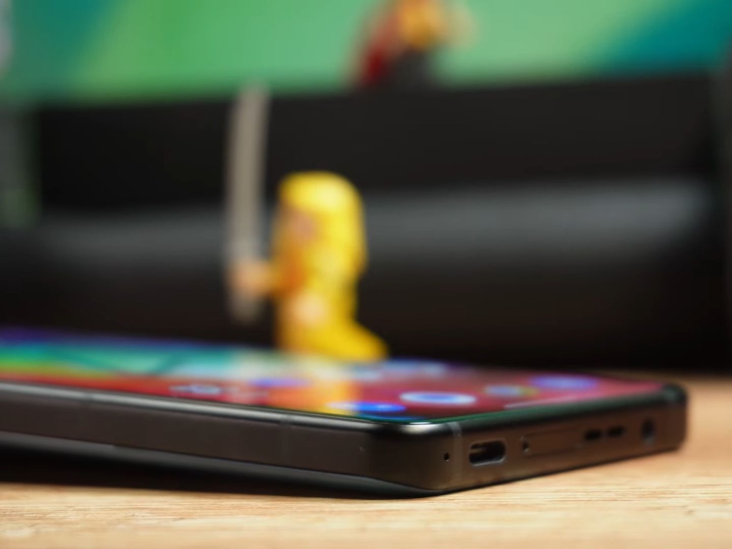 Asus Zenfone 11 Ultra - zaokrąglone kanty obudowy