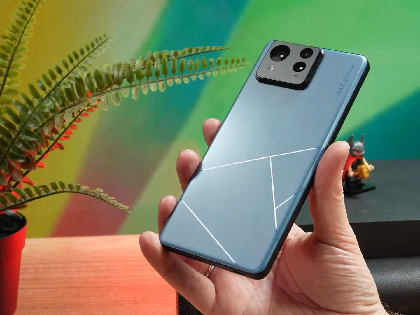 Asus Zenfone 11 Ultra - widok ogólny
