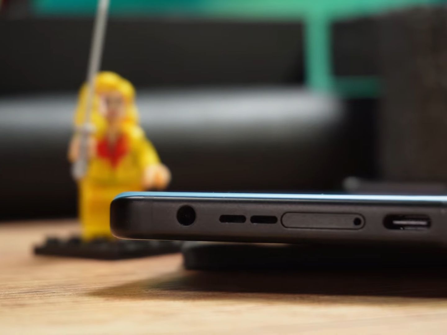 Asus Zenfone 11 Ultra - złącze 3,5 mm
