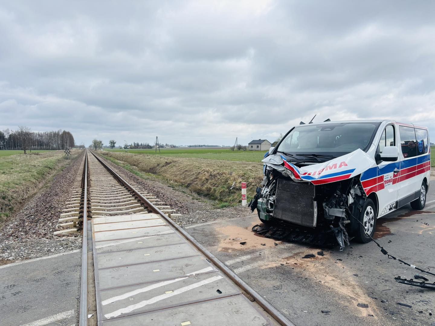 Zderzenie karetki z szynobusem