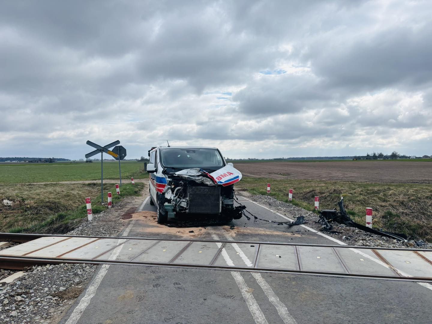 Zderzenie karetki z szynobusem