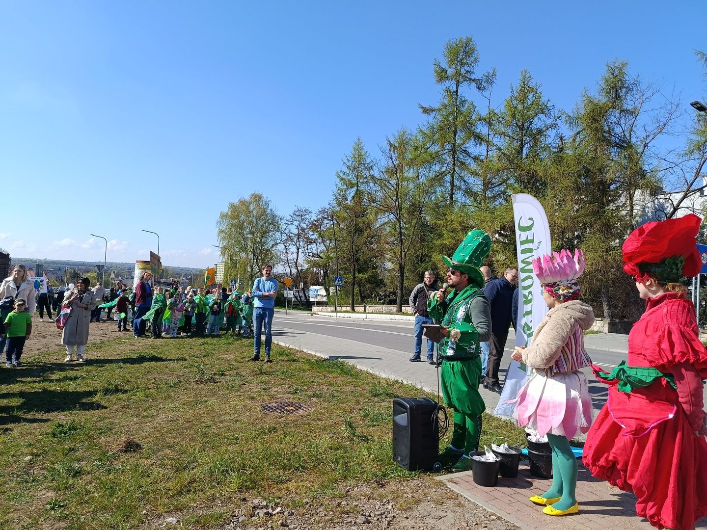 Ostrowiecka Ekobrygada wysiała miejską łąkę