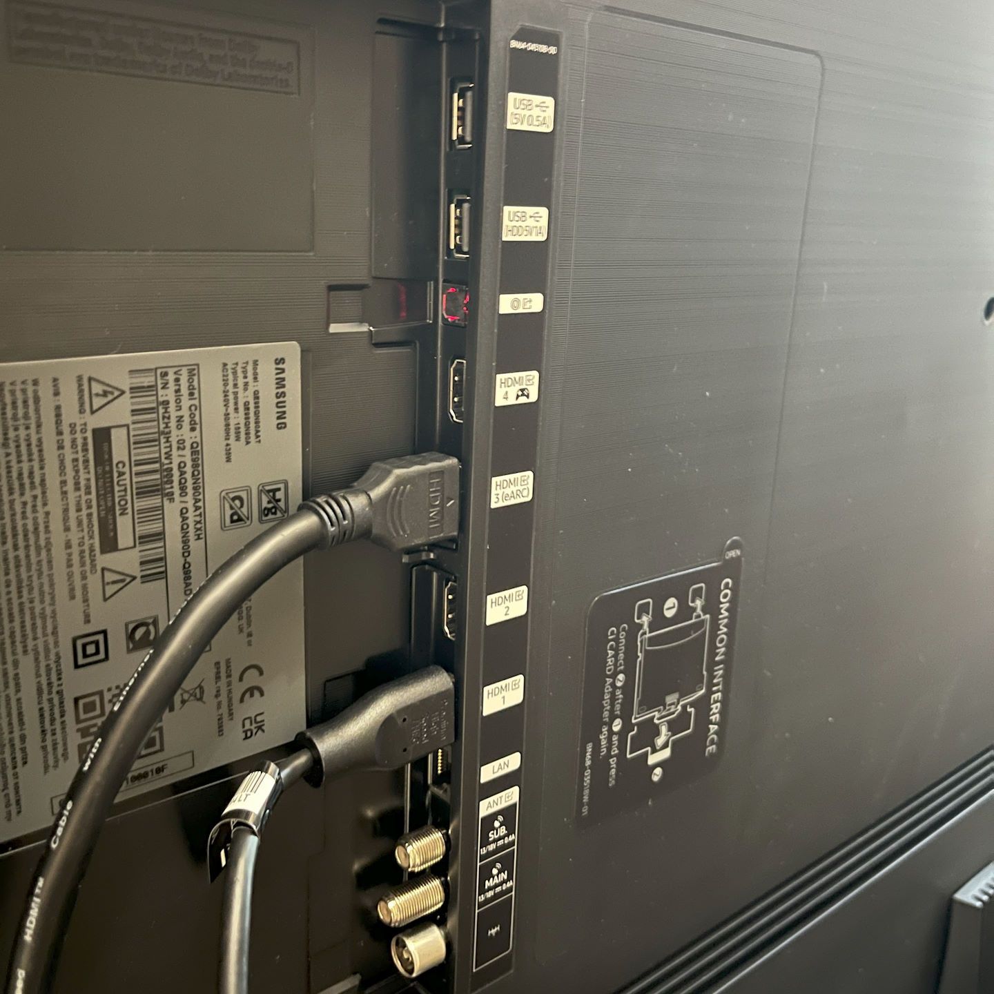 Samsung Neo QLED 4K 98QN90A - złącza
