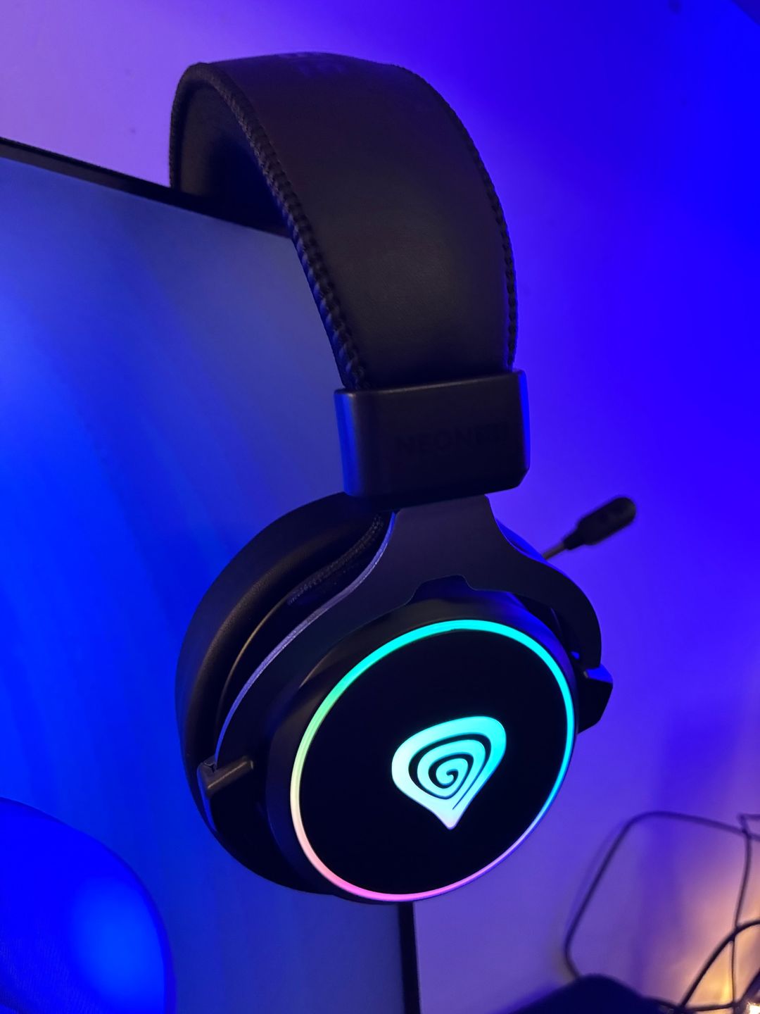 Genesis Neon 764