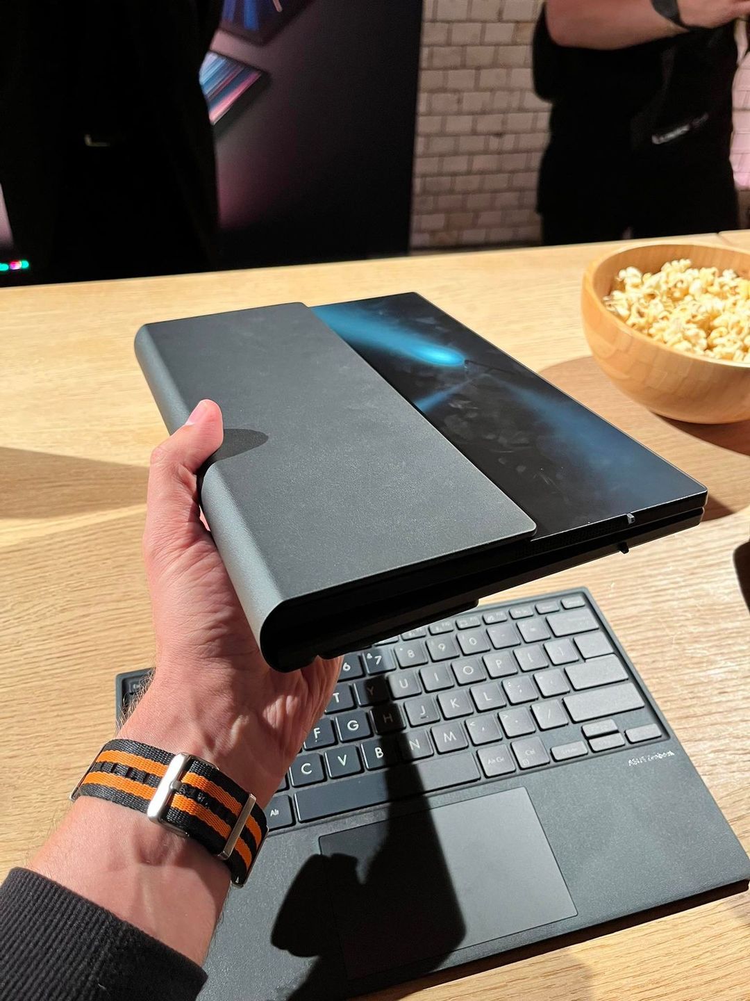 ASUS Zenbook 17 Fold OLED