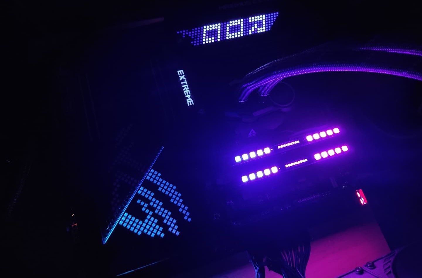 ASUS ROG Maximus Z690 Extreme - podświetlenie