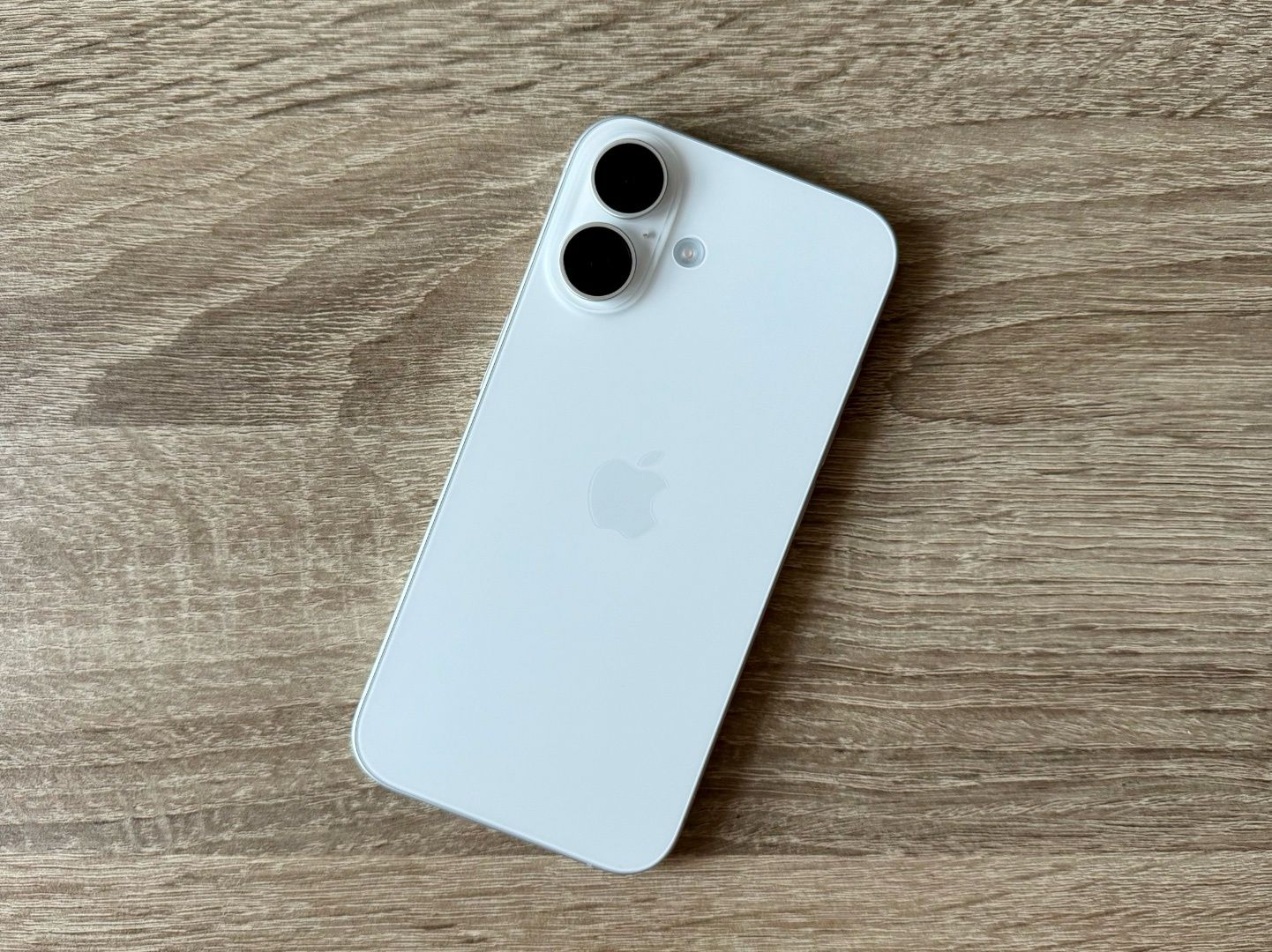 iPhone 16