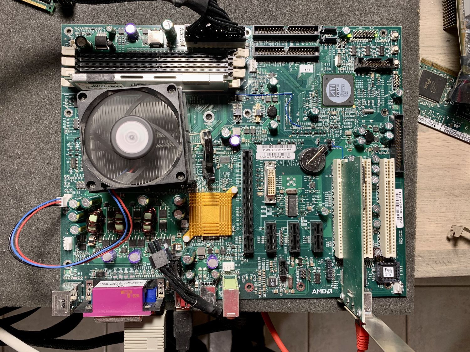 AMD Sahara - platforma z procesorem AMD CPU K8 ES
